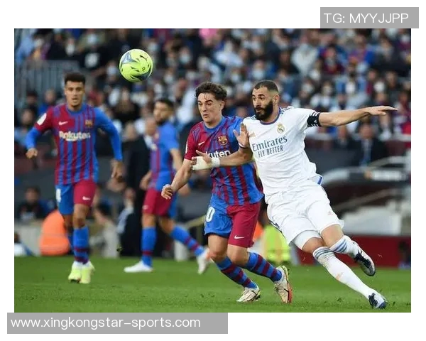 《球星对战足球新时代:激烈对抗与精彩进攻的巅峰对决》 《球星对战足球新时代:激烈对抗与精彩进攻的巅峰对决》