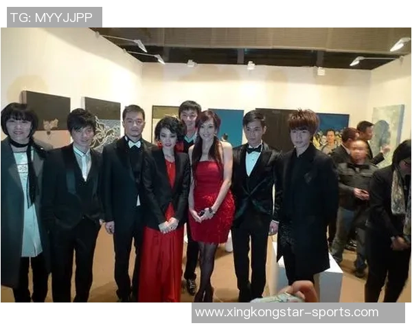 朴彩英与足球球星亲密合影瞬间 展现跨界友谊与魅力风采 朴彩英与足球球星亲密合影瞬间 展现跨界友谊与魅力风采